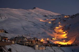Sierra Nevada aumenta su oferta de esquí nocturno con la iluminación de la pista Maribel