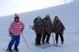 Las estaciones del Grup FGC celebran Carnaval con concursos de disfraces, descuentos en el precio del forfait y música en directo