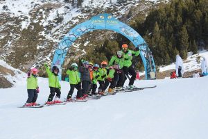 200 personas se congregan en el sector de Canillo para la fiesta de presentación del Mont Magic