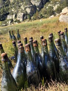 Rimarts destapa el cava sumergido durante un año en el lago de Pessons