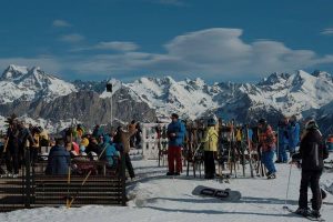El certamen +QSKI arranca en Cerler con la mejor música a pie de pistas y con descenso de antorchas