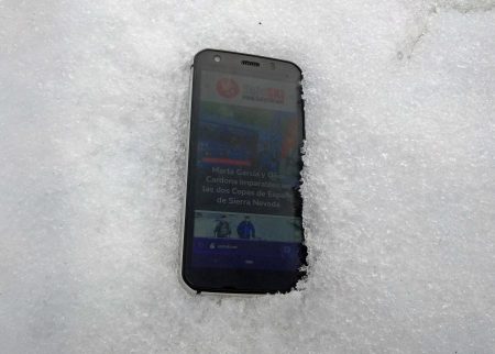 Probamos el smartphone CAT S52, perfecto para la nieve y la montaña