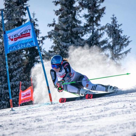 Petra Vlhova gana en casa