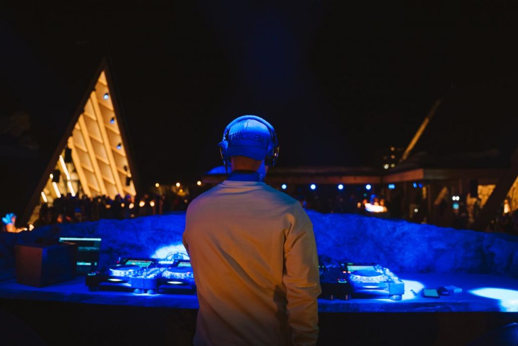 Los DJ de talla internacional Dennis Cruz, Edu Imbernon y Los Suruba anima el apreski en L’Abarset de Grandvalira