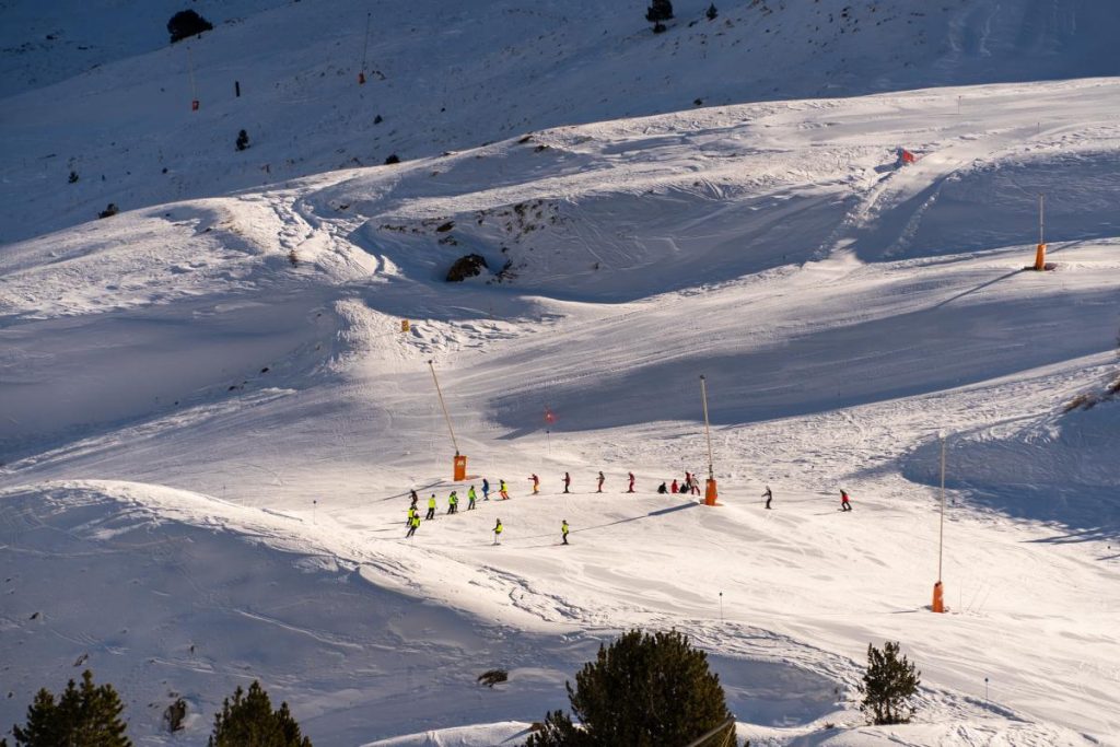 Las estaciones de Aramón reciben el fin de semana con nieve polvo y 230 kilómetros esquiables