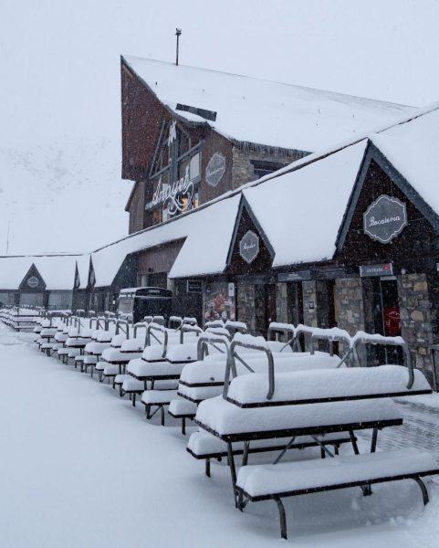 La llegada de la nieve y el frío permite ampliar el dominio esquiable de las estaciones del Grupo Aramón