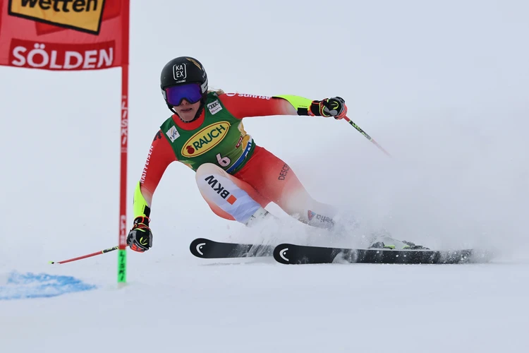 Lara Gut-Behrami consigue su podio 101 en Copa del Mundo Lara Gut-Behrami consigue su podio 101 en Copa del Mundo