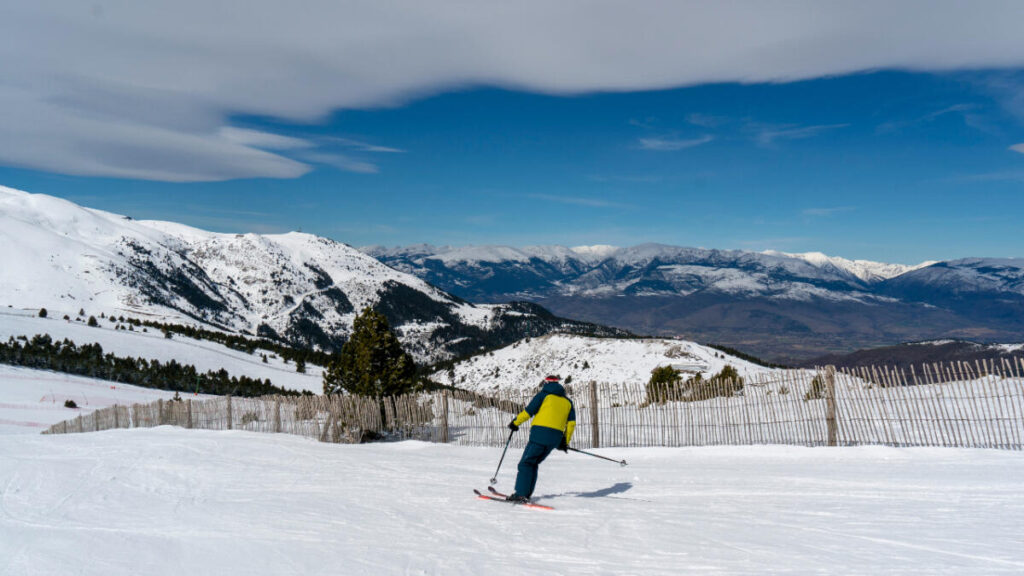 Las estaciones catalanas de Pirineu365 abren con más de  60 km esquiables