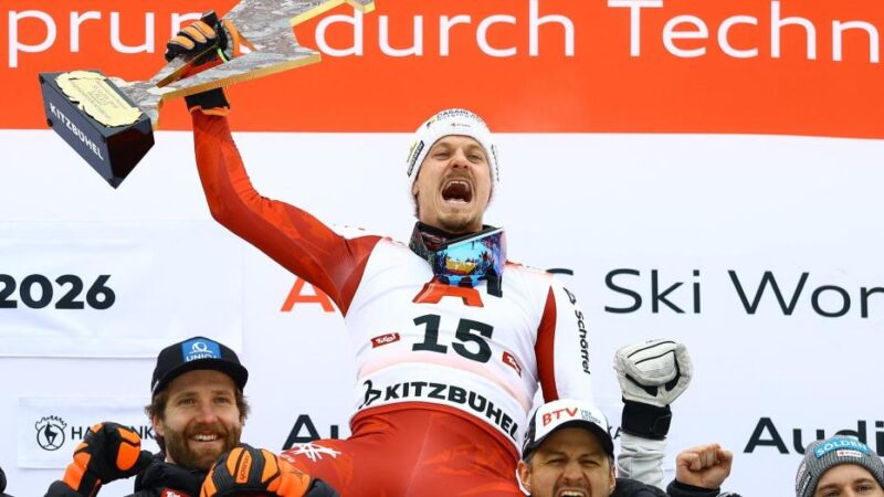 Manuel Feller por fin reina en el eslalon de Kitzbühel