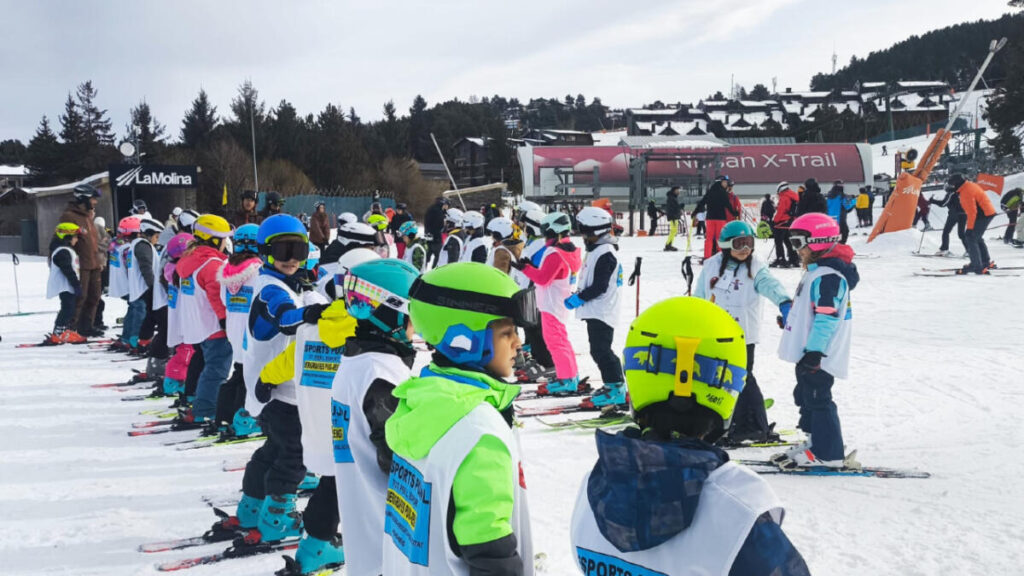 Cerca de 2.000 alumnos practican deportes de nieve en las estaciones de esquí de Ferrocarrils con el programa Esport Blanc Escolar