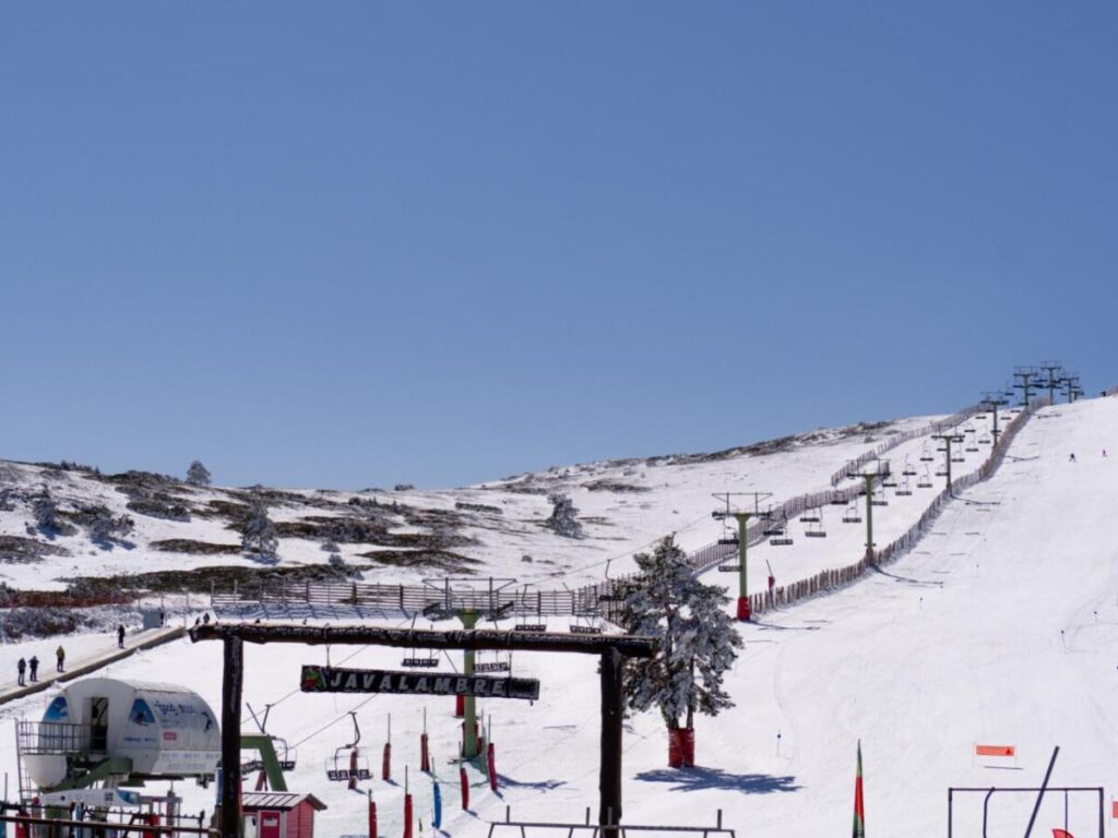 El Grupo Aramón combina competiciones deportivas, música en directo y ofertas familiares en la recta final de la temporada